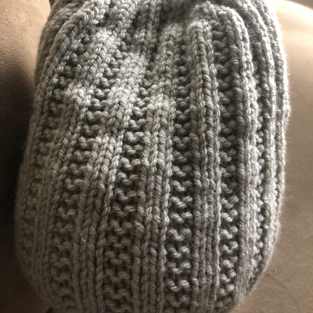 Knitted hat - Picture 3 of 4